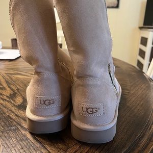 Size 9 Uggs-Light Tan with Gold glitter